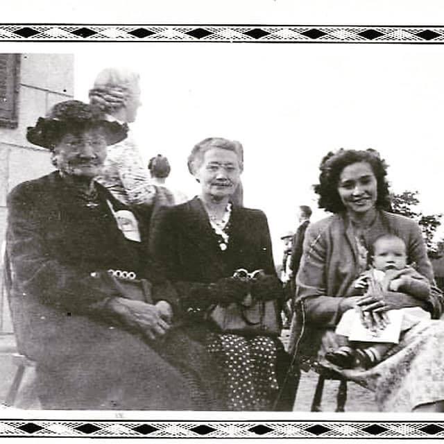 Right to Left:<br />
Baby, Susan Mother<br />
Ivie, Susan Grandmother<br />
Alice, Susan Great Grandmother<br />
Alice, Great Great Grandmother<br />
Victoria Calihoo, important figure in Alberta history 