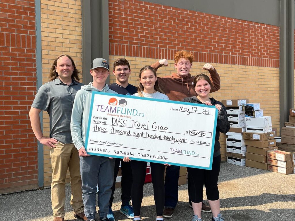 University of Calgary Swim Club raised $6225 in their Spring 2022 meat fundraising campaign with TeamFund.